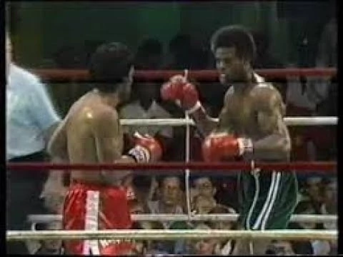 Video: Roberto Duran vs Kirkland Laing (Highlights)