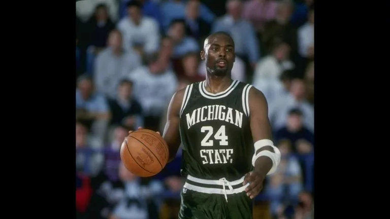 Video: From the Vault: January 22, 1995 Shawn Respert scores 33 points to beat Michigan 73-71