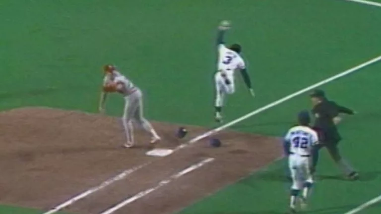 Video: WS1985 Gm6: Denkinger calls Orta safe at first base