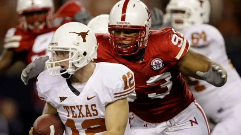 Video: Ndamukong Suh Nearly Beat Texas BY HIMSELF! 😱😱😱